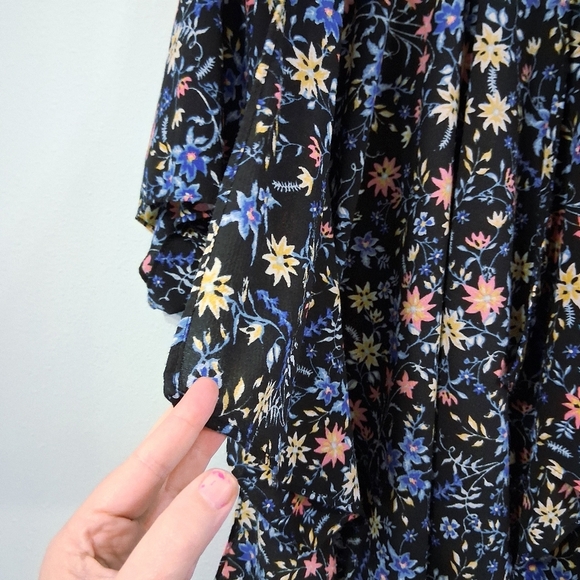 Floral Kimono Robe Duster One Size Flowy And Comfortable With Black Background - Picture 6 of 12